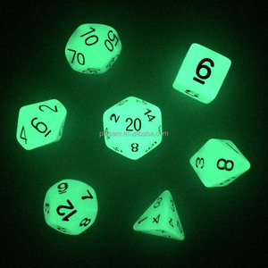 暗闇の中で光る7セット多面体カジノダイス (7ダイインセット) | ロールプレイングゲームダイス | D4、D6、D8、D10、D % 、D12、およびD20