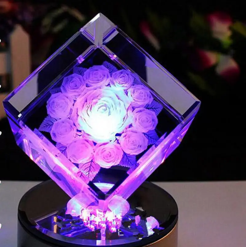 Yüksek kaliteli 3d lazer modeli kristal küp 3d lazer kazınmış kristal gül çiçek ile led ışık