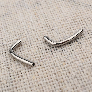 Titanyum Iç Dişli Kavisli Halter L Şekli Hipoalerjenik Kale Piercing