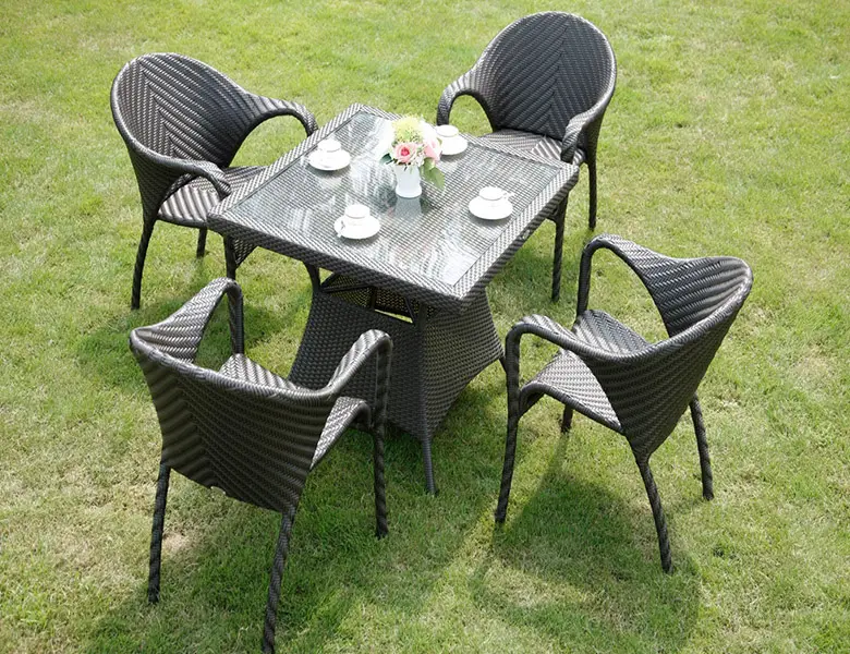 Foshan Darwin Outdoor PE Rattan Möbel Restaurant Wicker Patio Stuhl und Tisch Set Lieferant