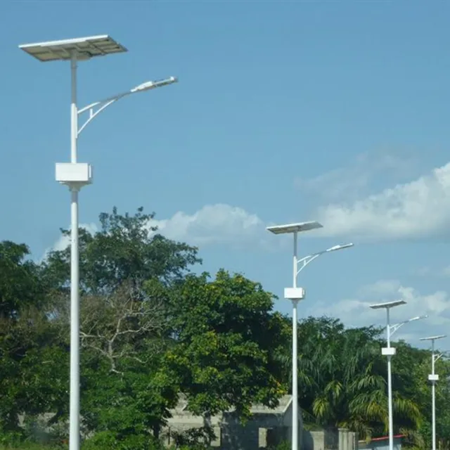 O mergulho quente galvanizou a estrada do aço e a rua a energia solar power iluminação polo com apoio do painel