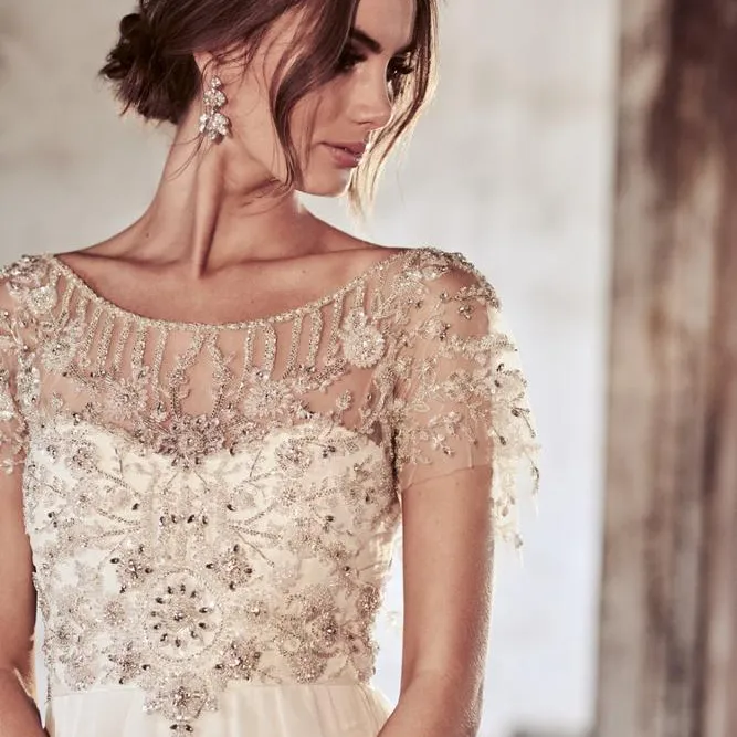 In rilievo lavoro abito da sposa di lusso vestido de novia pesante lavoro a mano cristalli di disegno chiffon del pannello esterno del fodero abiti da sposa