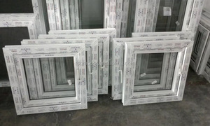 モダンな<span class=keywords><strong>upvc</strong></span>ダブルハングウィンドウ、低eガラスペインダブルハングブラックビニールウィンドウ、スクリーン付き