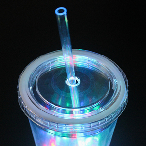 高品质 Led 点亮塑料杯带盖和吸管的 Led 玻璃
