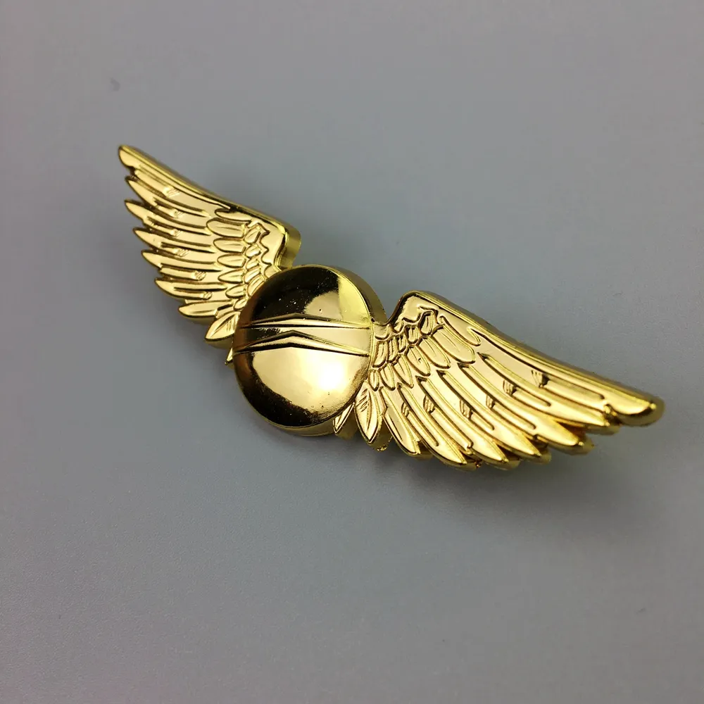 Personalizzata in metallo pilota ali custom made pin badge con il disegno differente
