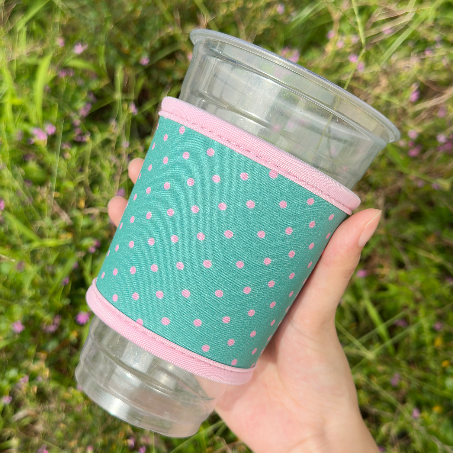 Dots Bottomless (22-24oz Medium)