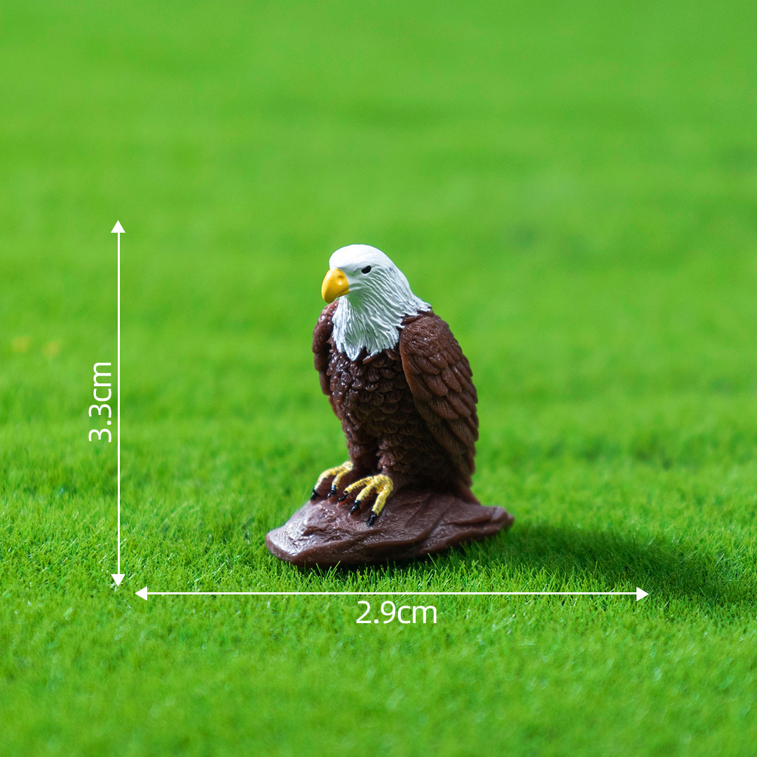 Trois grands gardiens aigles colorés