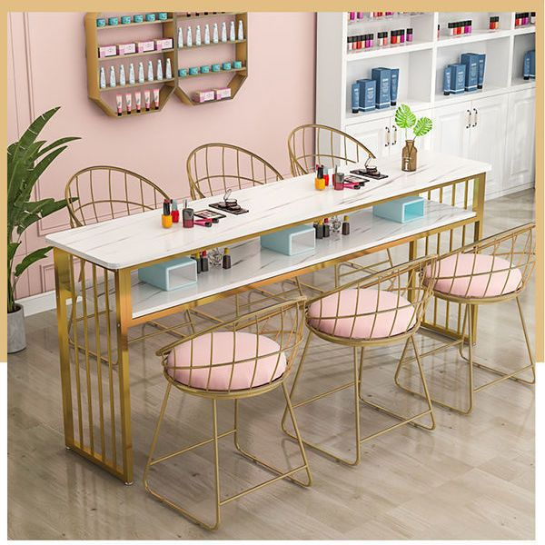 Une table et 6 chaises