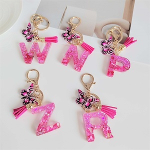 26 harfli reçine Metal plastik akrilik epoksi asetat Keycharm püskül kelebek kolye pullu anahtarlık tuşları için - Product Image 3