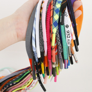 Cordones planos de poliéster de diseño de fábrica con logotipo Sudadera con capucha con cordón personalizada con puntas de silicona, extremo de puntas de plástico