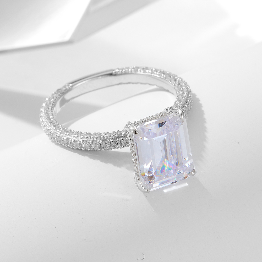 main ring white gold