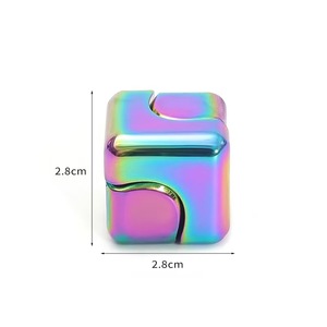 インフィニティギア2 in 1フィジェットキューブスピナー変形可能金属スピニングトッププラスチックフォーカスおもちゃ子供と大人のため - Product Image 4