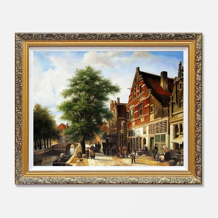 Canal à côté d'une rue pavée avec des paysans