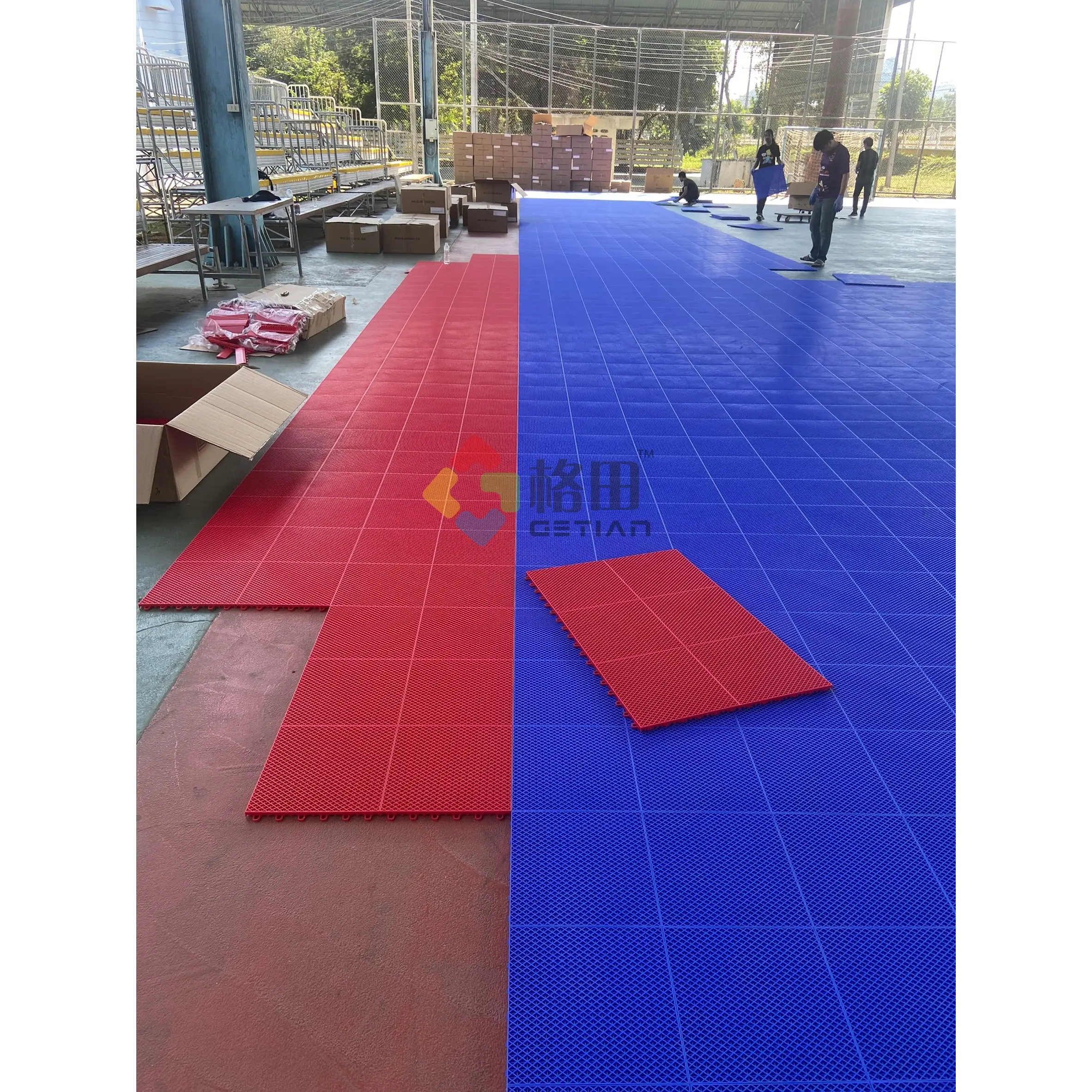 Guangzhou açık plastik polipropilen pp interlok futsal futbol spor kort döşemesi alan halı pitch paspaslar kapak yüzey