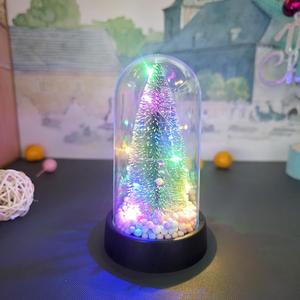 Light Up Artificial Mini árbol de Navidad LED String Pine Sisal árboles con base de madera en estuche transparente Home Xmas Holiday Party Decor