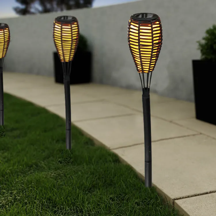 Offres Spéciales Flamme extérieure Lampe Solaire Lampe Rotin Lumière Décorative Pour Jardin Prix Bas Lampadaire En Rotin Fait Main