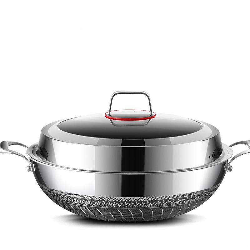 wok en argent avec couvercle