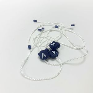 Etiqueta colgante de plástico de nailon para ropa con logotipo de nombre de ropa en relieve ecológico personalizado - Product Image 4