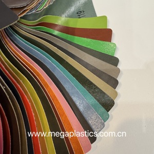 Resistente ed elegante cera ad olio lucido in PVC in finta pelle materiale elastico impermeabile per la borsa che fa divano auto cintura per bagagli decorativa