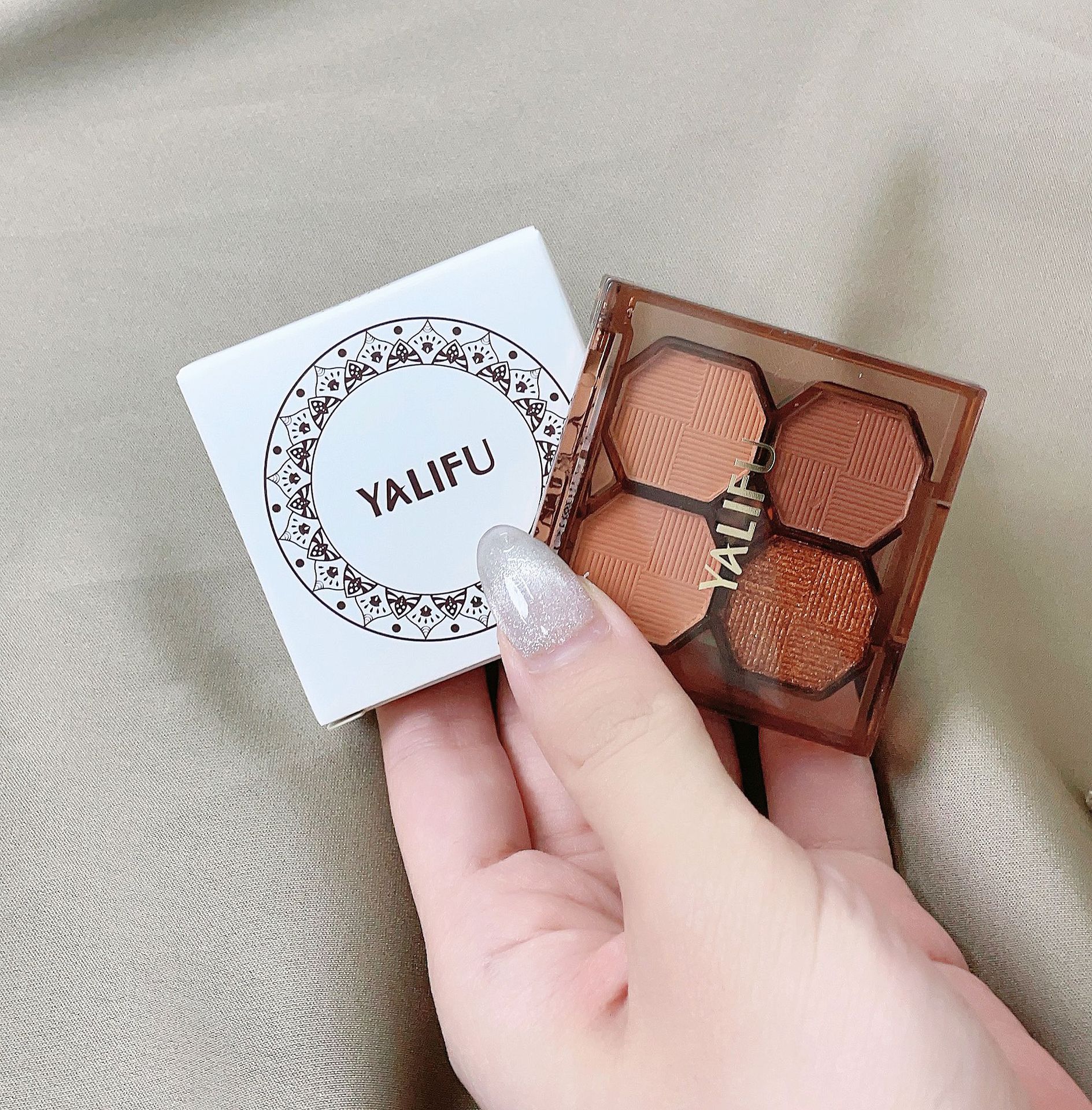 Yalif four-color eye shadow