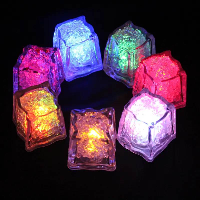 Luce notturna sensibile al tocco colorato/Led Flash Ice, si illumina quando si incontra un blocco di ghiaccio luminoso ad acqua