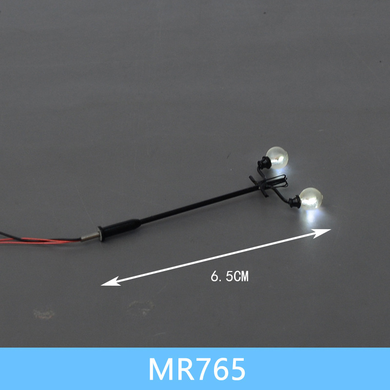 Una lámpara de metal MR765