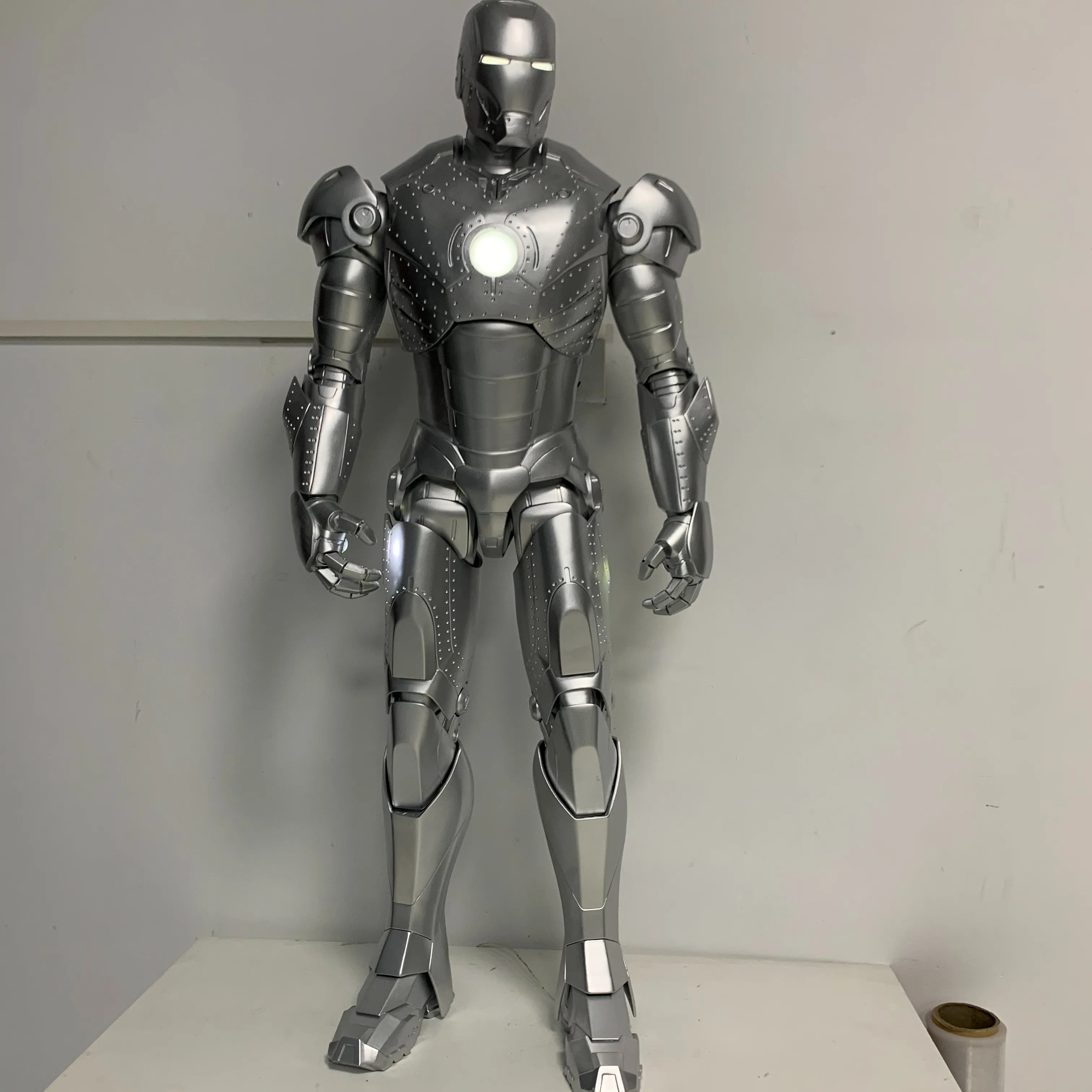Scultura grande ferro FRP resina 2023 nuova fabbrica su misura uomo Folk Art Animal Pop Figurine Poly Resin Figurine Custom