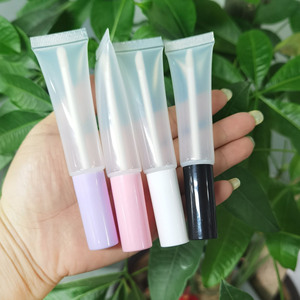 Stokta 15ml Lipgloss tüp şeffaf sıkılabilir tüp <span class=keywords><strong>4</strong></span> renkler kozmetik ambalaj logosu mevcut