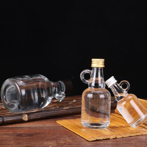 Wholesale 250 ML 500 ML <strong>1L</strong> Glass Maple Syrup Containers Gallon Jugs with Tiny Handle - Product Image 4