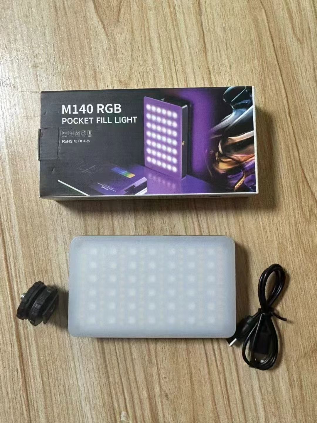 M140RGB: luz LED para teléfono móvil