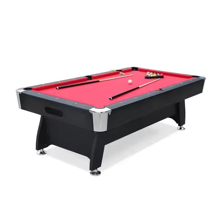 table noire tissu rouge