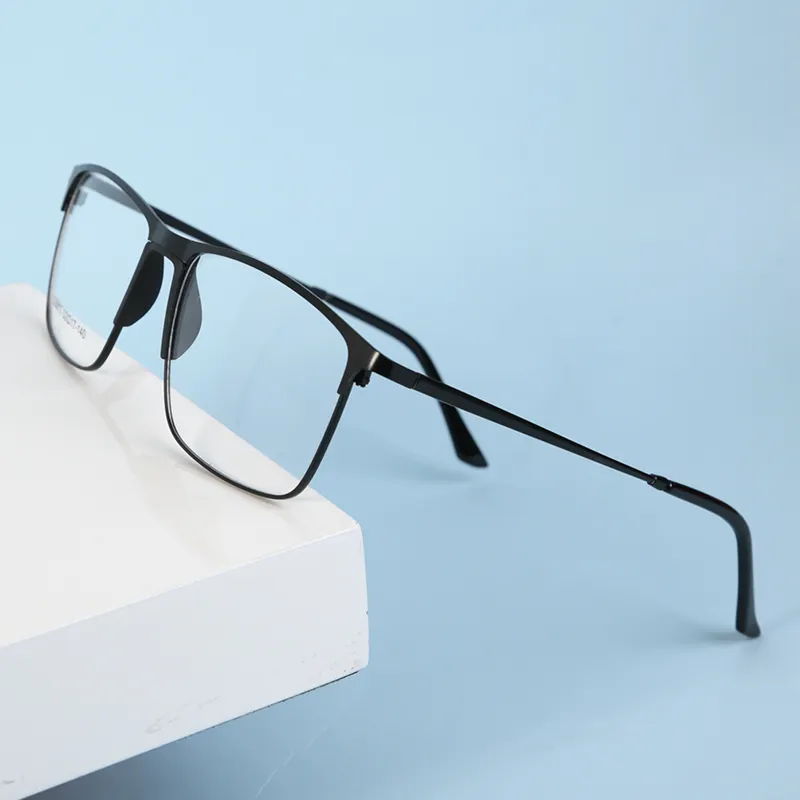 مصنع نظارات بإطار معدني عالي الجودة للبيع بالجملة من المصنع بإطارات بصرية مربعة التصميم