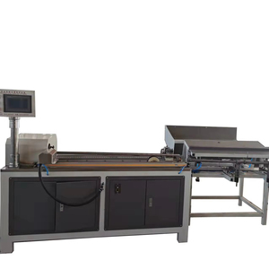 Automatisches Be-und Entladen kleiner Kraftpapier-Papp rohrs chneide maschine