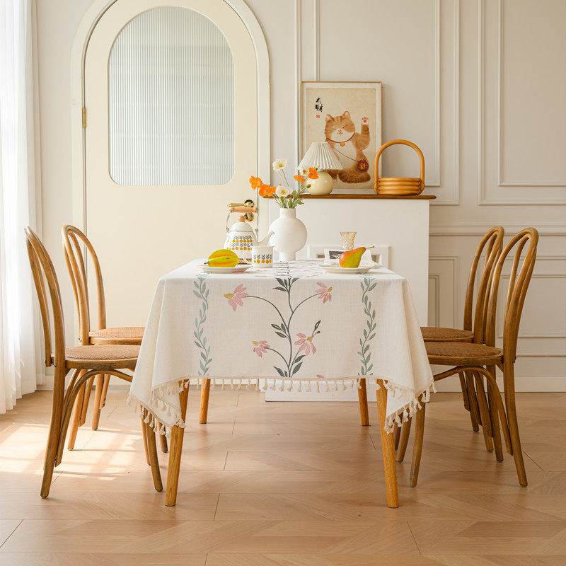 Broderie fraîche + pompons de coton