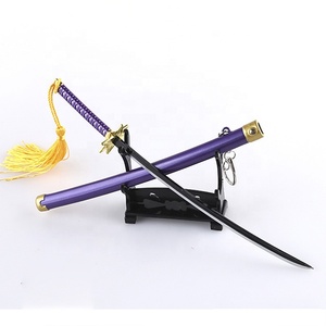 Popüler japon animesi manga Bleach kış <span class=keywords><strong>Shiro</strong></span> buz tekerlek wheel mini metal samuray kılıcı anahtarlık metal el sanatları katana