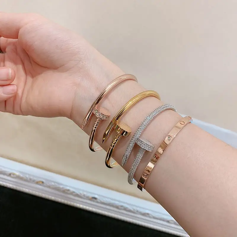 Beakwind Jewelry, diseñador para mujer, sin deslustre, resistente al agua, chapado en oro de 18 quilates, acero inoxidable, CZ, brazalete de diamantes para uñas