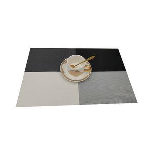 PVC乙烯基红色条纹餐垫编织餐垫矩形餐垫可洗桌垫 - Product Image 1