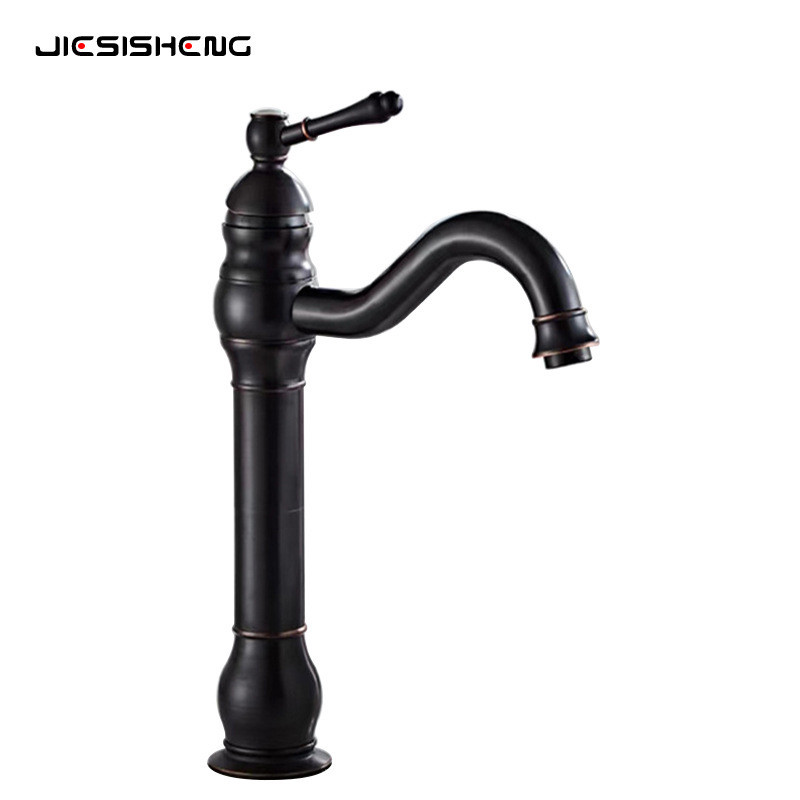 Manguera antigua negra de 60 cm de altura.
