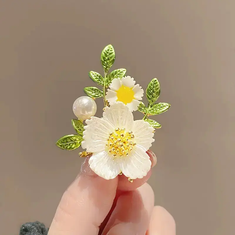 Rinhoo Elegant Natural Shell Daisy Tulip Rose Flower Brooches Women Suit Rhinestone Pearl Brooch Pins Cute Clothing Accessories