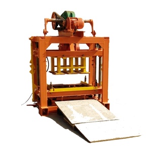 Máquina automática para hacer bloques de hormigón, máquina de moldeo de bloques de QT5-15, en venta - Product Image 3