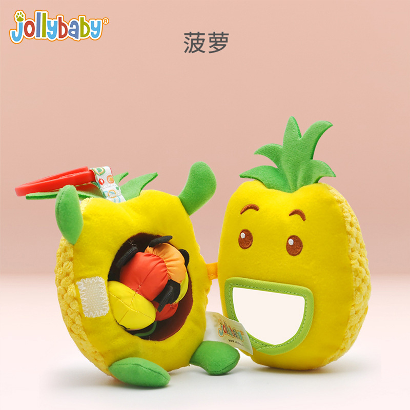 Une chenille mange de l'ananas