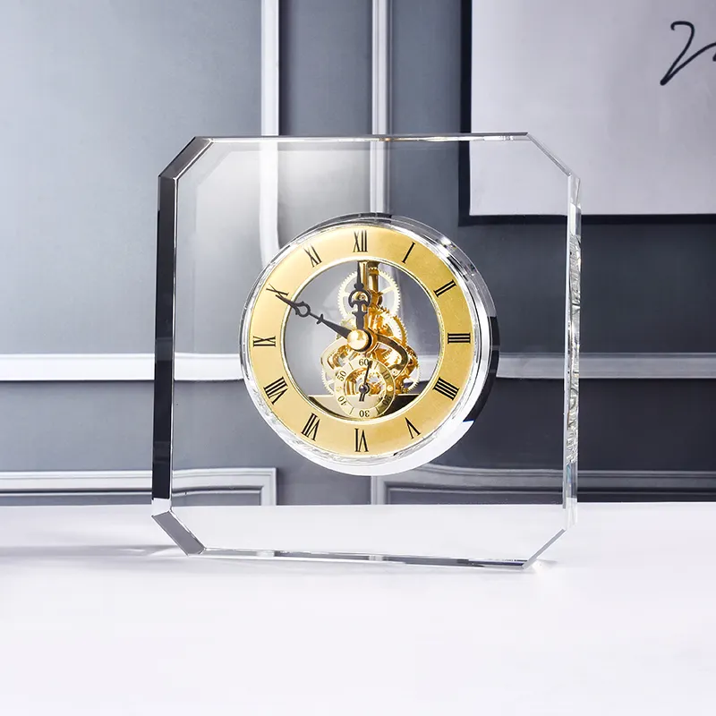 Venta al por mayor logotipo personalizado grabado cubo de cristal de reloj de mesa