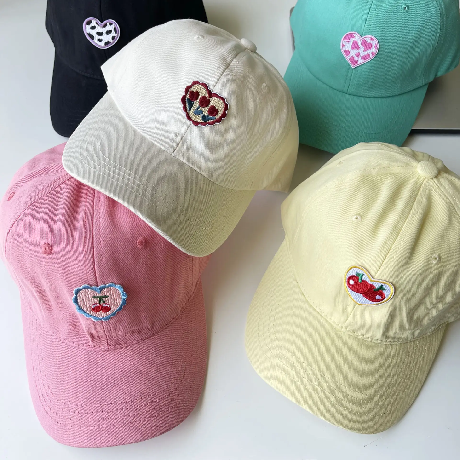 Nueva moda diseñador de moda niñas sombreros gorras de alta calidad 6 paneles mujeres gorras de béisbol parche bordado personalizado logofor al por mayor