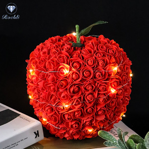 卸売クリスマスイブ装飾的な赤いリンゴのバラの花と植物人工ギフトボックス手作り石鹸造花