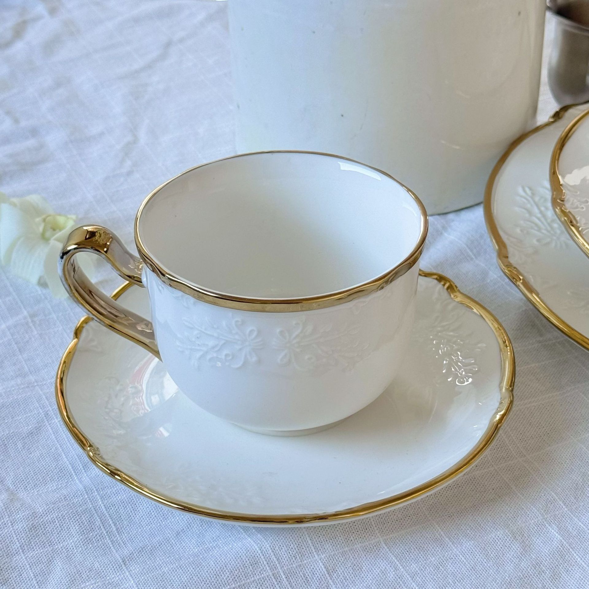 Gold rim coffee cup 300ml + saucer 16cm