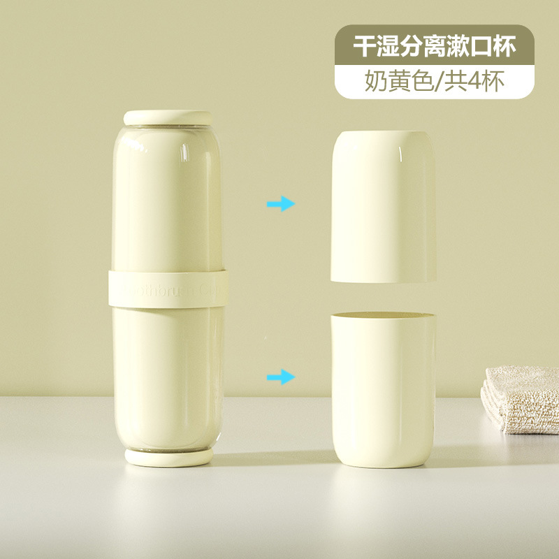 Quatre tasses de lait jaune