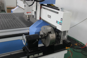 Máquina grabadora de 4 ejes, enrutador cnc 1325 con eje giratorio para cilindro y madera plana - Product Image 3