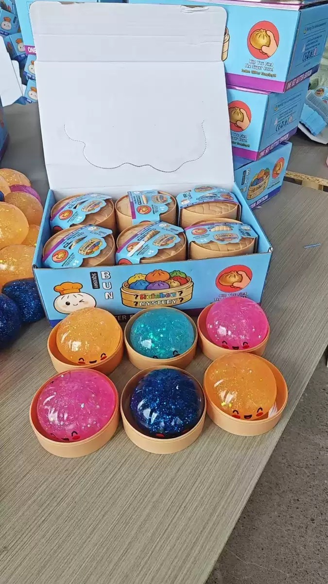 Boules de pâte gélifiées à la poudre scintillante