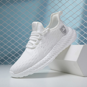 Giày Thể Thao Chạy Bộ Phong Cách Đi Bộ Lưới Thoáng Khí Thoải Mái Vải Dệt Bay Mềm Mới Cho Nam Giới - Product Image 3