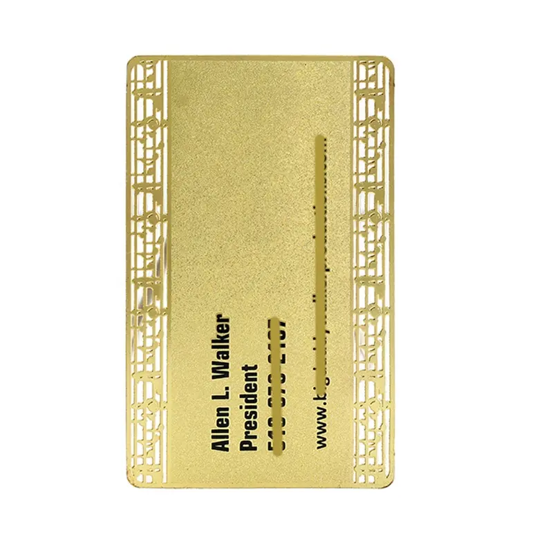 Özel lüks fırçalanmış altın şerit siyah Metal kartvizitler pembe 3d Anime Metal kartları için lazer gravür